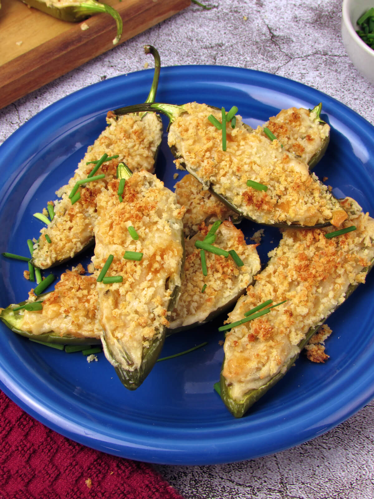Baked vegan jalapeño poppers with dairy-free cream cheese filling and crispy breadcrumbs.